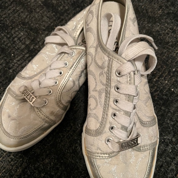 Guess - size us 6 - Picture 4 of 4